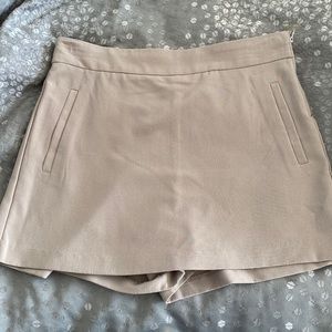 Tan skort